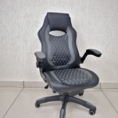 Кресло геймерское Barneo K-37 (черная кожа серые вставки) в Заречном - zarechnyy.mebel24.online | фото